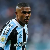 Grêmio fica sabendo de notícia envolvendo Douglas Costa de última hora