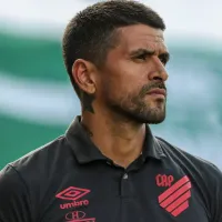 Lucho prepara 'surpresas' em escalação do Athletico contra o Corinthians