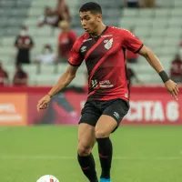 Julimar brilha com Lucho González e vira &#039;amuleto&#039; para evitar queda do Athletico-PR no Brasileiro