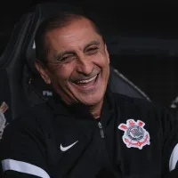 Ramón Díaz pula de alegria no Corinthians e notícia chega ao Cruzeiro