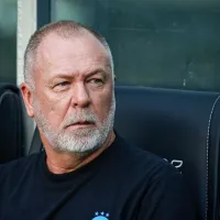 Mano Menezes surpreende e faz cobrança a volante do Grêmio
