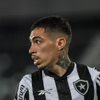 Botafogo é avisado sobre rescisão de Hugo com o Vitória e toma decisão sobre futuro do lateral