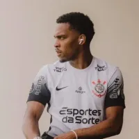 Jurrien Timber, do Arsenal e compatriota de Memphis, posta foto usando camisa Corinthians