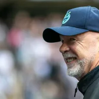 Mano Menezes comemora retorno de Monsalve e Riquelme no Grêmio após lesões