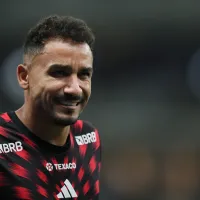 No alto, Danilo brilha, marca de cabeça e leva o Flamengo à final do Intercontinental