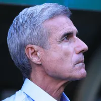 Luís Castro pede zagueiro e lateral-direito para reforçar o Grêmio em 2026