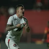 Kayzer encurta férias e passa a treinar com grupo alternativo do Vitória