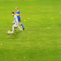 VIDEO ¡Siempre está! Messi hizo un gol en la despedida de Riquelme y el estadio lo ovacionó