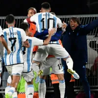 El abrazo de Messi y Garnacho tras el gol de Argentina