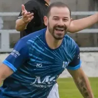 Mora volvió al fútbol y marcó un espectacular doblete