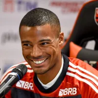 De la Cruz fue presentado en Flamengo y chicaneó a Boca