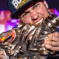 Las vivencias de Manu Andújar: sobrevivió en el desierto, fue salvado por pescadores y los valores de Boca lo llevaron a ser campeón del Dakar