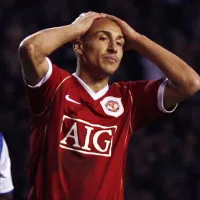 Llegó al Manchester United, Ferguson le prestó un avión y sólo duró 10 semanas en el club