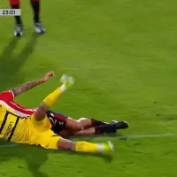 VIDEO La primera gran polémica: Enzo Pérez tomó a Cristian Medina al borde del área y todo Boca pidió penal