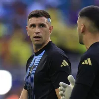 VIDEO  El gesto de Dibu Martínez conocerse que se demoró la final de Argentina vs. Colombia