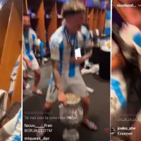 VIDEO  Garnacho tuvo su primer festejo de campeón con la Selección Argentina y lo volvieron loco: fernet, baile con la Copa América y chicanas