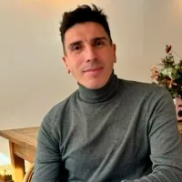 Fue campeón con Racing y Huracán, descendió con River, ahora vive en España y sigue vinculado al fútbol