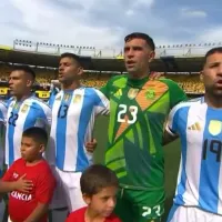 La reacción de los hinchas colombianos al himno de Argentina en la previa del partido