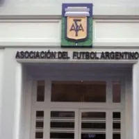 Dejó en ruinas a un gigante de Europa y quedó a un paso de invertir 100 millones para potenciar al fútbol argentino