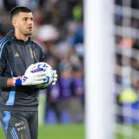 En Francia aseguran que el arco de Dibu Martínez estará bien custodiado en Argentina: ＂Rulli es 100 veces mejor que Donnarumma＂