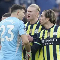 Qué pasó entre Dibu Martínez, Haaland y Grealish en el entretiempo de Aston Villa vs. Manchester City