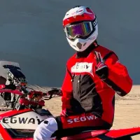 Su padre participó repetidamente del Dakar, será su primera vez y debutará con una moto eléctrica