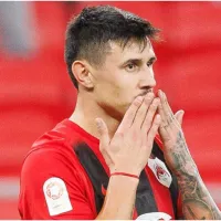 Adam Bareiro: gol en Qatar y regalo a un dirigente de River