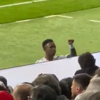 El provocador gesto de Vinicius Junior a los hinchas de Atlético de Madrid tras ser reemplazado