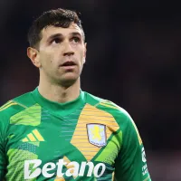 Mientras Donnarumma gana 10,9 millones por año, esto cobra Dibu Martínez en Aston Villa