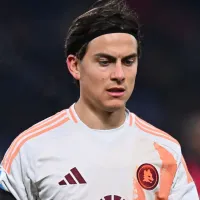 Paulo Dybala regresó a Roma en muletas tras su cirugía en Londres: cuándo podría volver a las canchas