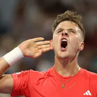 Quién es Jakub Mensik, el rival de Novak Djokovic en la final del Masters de Miami