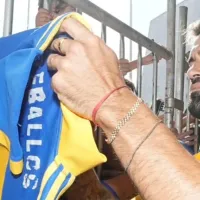 El espectacular recibimiento de los hinchas de Boca al plantel en su llegada a Rosario para enfrentar a Newell’s