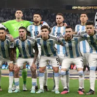 Nahuel Molina posó con una camiseta de Boca que le regaló Juan Barinaga