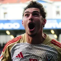 Se fue libre de River, brilla en España, sueña con ascender y en su club le pusieron un curioso apodo: “El Rey del gol”