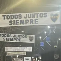 Seis banderas con la misma frase: así amaneció La Bombonera antes del partido entre Boca e Independiente