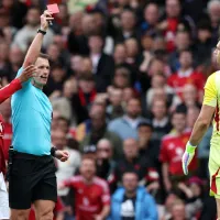 La expulsión de Dibu Martínez en Manchester United vs. Aston Villa por la Premier League