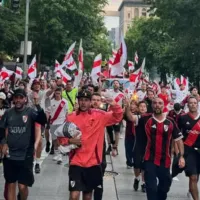 En Seattle, los hinchas de River inventaron una canción contra Boca tras el empate con Auckland City: “Creatividad pura”