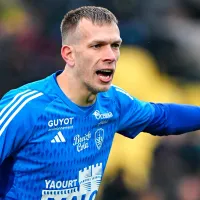 El experimentado arquero que compró Aston Villa mientras se define el futuro de Dibu Martínez