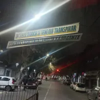 Dos pasacalles exigiendo cortar la mala racha: así amaneció el hotel de Boca antes del partido vs. Independiente Rivadavia