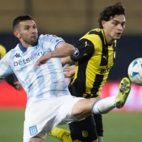 Con Rojo expulsado y un doblete de Maravilla, Racing se lo dio vuelta a Peñarol y avanzó en la Copa Libertadores