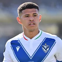 Escándalo: FIFA suspendió a un titular de Vélez y a dos argentinos más por falsificación de documentos