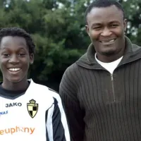 Dolor en el mundo del fútbol por la muerte de un referente de una selección africana y padre de uno de los delanteros más destacados de la década