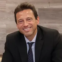 Nunca antes visto: Marcelo Moretti, presidente de San Lorenzo, se escapó corriendo y con custodia policial ante el reclamo de los hinchas