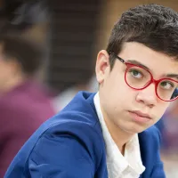 El rey del ajedrez mundial se rinde a los pies del argentino Faustino Oro: “Es mejor que Messi”