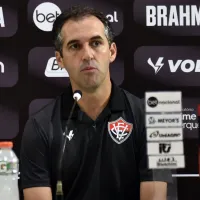 Léo Condé quer que o Vitória renove com jogador que é peça fundamental no elenco