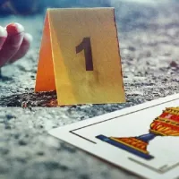 ‘O Assassino do Baralho’: nova série da Netflix tem cartas no centro