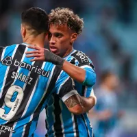 Batman e Robin dos pampas: Torcida gremista \&#039;enlouquece\&#039; com dupla em vitória contra o Coritiba