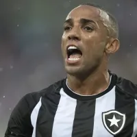 Marçal e mais 9 'fecham a cara' com Luís Castro no Botafogo