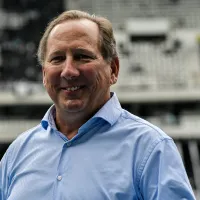 R$700 mil por mês, chapéu no Flamengo: Textor vai até a Europa e \'acerta\' com reforço de peso para o Botafogo