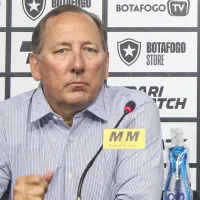 Textor 'bate na mesa' e manda defensor embora do Botafogo